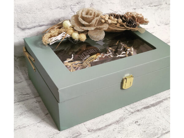 Gift box in the form of mini trunk